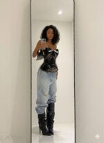 Corset Obsidian Luxe | Corset Preto Vinil Estruturado de Luxo com Amarração Ajustável - Imagem 6
