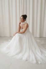 Vestido de Noiva Longo em Organza Cristal com Corpo Estruturado e Saia Godê Duplo - Imagem 2