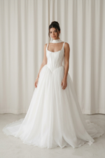 Vestido de Noiva Longo em Organza Cristal com Corpo Estruturado e Saia Godê Duplo