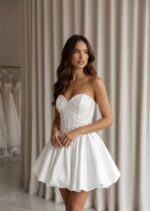 Vestido de Noiva Curto Balonê com Corset Bordado em Pérolas - Imagem 3