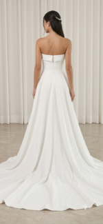 Vestido de Noiva Longo em Cetim Bucol Tomara que Caia Minimalista com Cauda - Imagem 3
