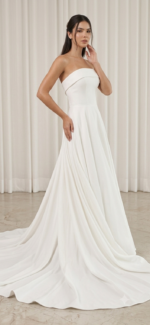 Vestido de Noiva Longo em Cetim Bucol Tomara que Caia Minimalista com Cauda