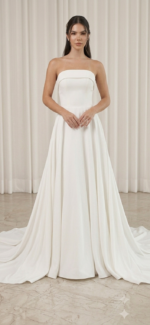 Vestido de Noiva Longo em Cetim Bucol Tomara que Caia Minimalista com Cauda - Imagem 2