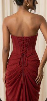 Vestido de Festa Longo Tomara que Caia com Corset, Fenda e Drapeado Vermelho Bordô - Imagem 4